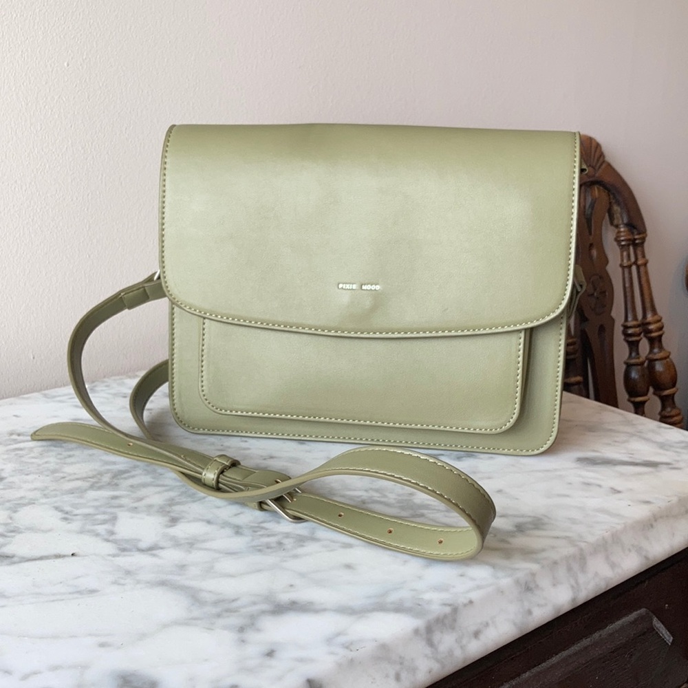 NWOT Green cross body purse.